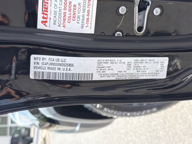 2022 Diamond Black Crystal Pearlcoat Jeep Cherokee Trailhawk 4X4 SUV