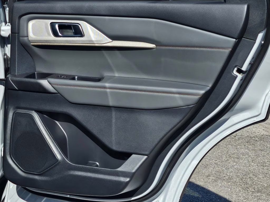 2026 Space White Metallic Ford Explorer Active RWD SUV