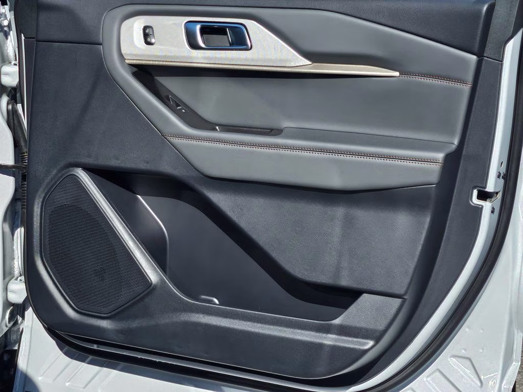 2026 Space White Metallic Ford Explorer Active RWD SUV