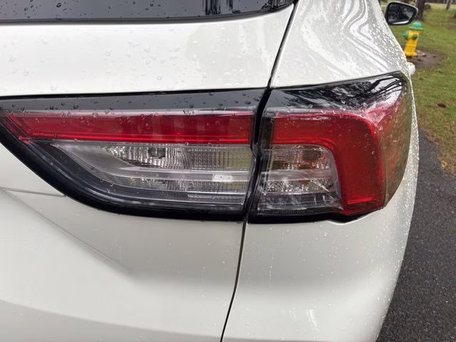 2022 White Metallic Ford Escape SEL FWD SUV