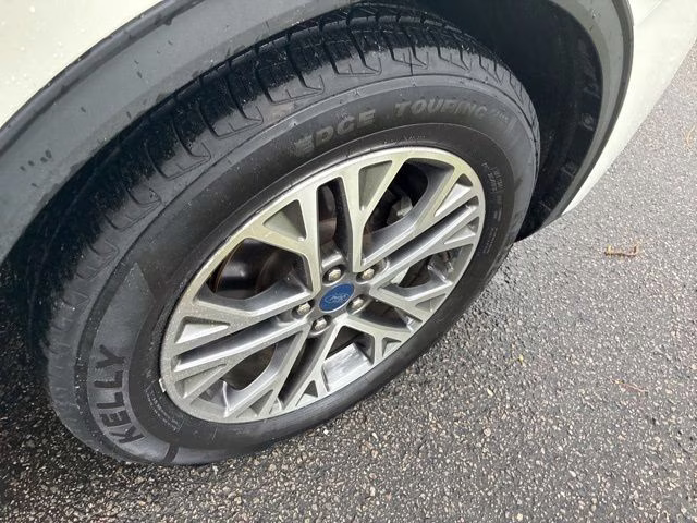 2022 White Metallic Ford Escape SEL FWD SUV