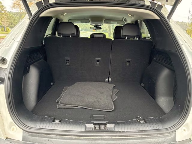 2022 White Metallic Ford Escape SEL FWD SUV