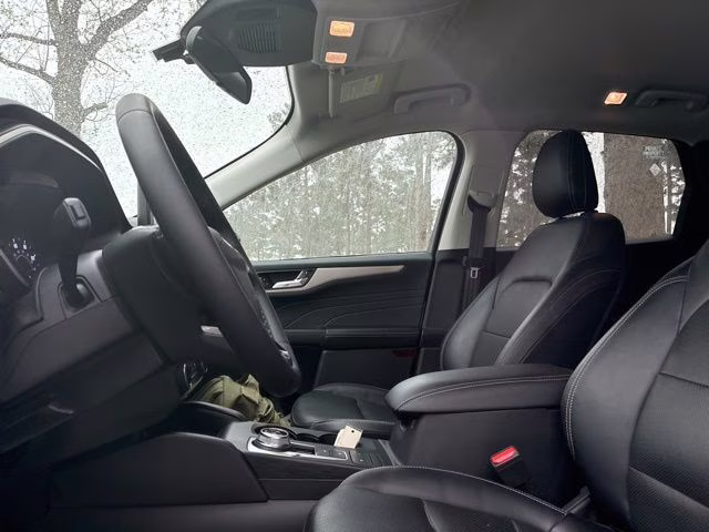 2022 White Metallic Ford Escape SEL FWD SUV