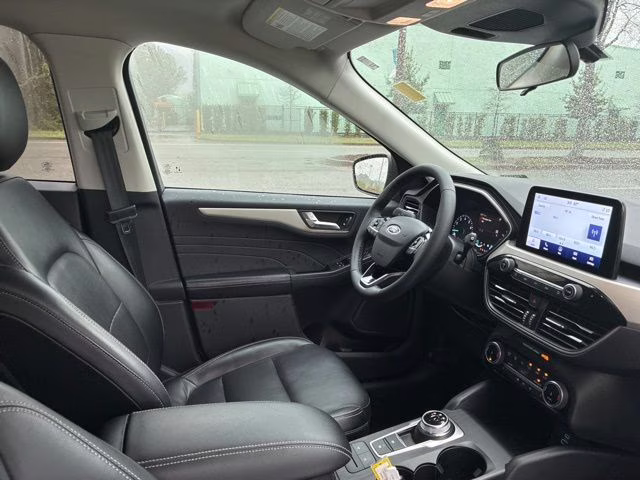 2022 White Metallic Ford Escape SEL FWD SUV