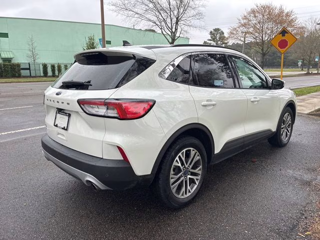 2022 White Metallic Ford Escape SEL FWD SUV