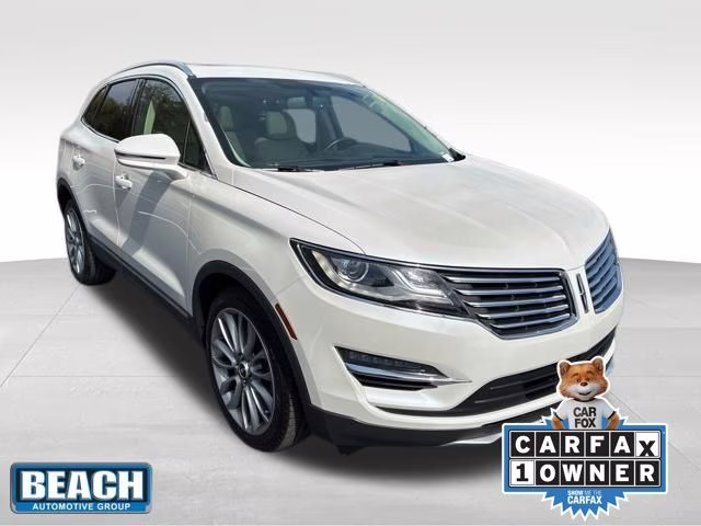 2018 White Platinum Clearcoat Metallic Lincoln MKC Reserve FWD SUV