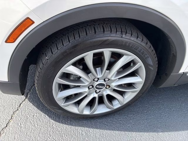 2018 White Platinum Clearcoat Metallic Lincoln MKC Reserve FWD SUV