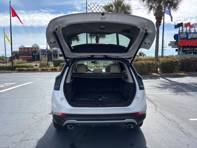 2018 White Platinum Clearcoat Metallic Lincoln MKC Reserve FWD SUV