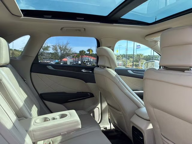 2018 White Platinum Clearcoat Metallic Lincoln MKC Reserve FWD SUV