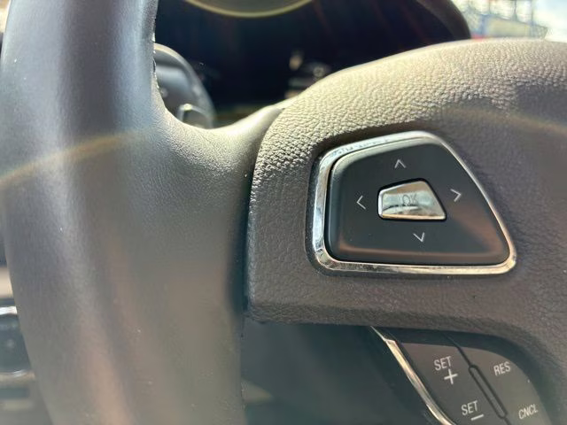 2018 White Platinum Clearcoat Metallic Lincoln MKC Reserve FWD SUV