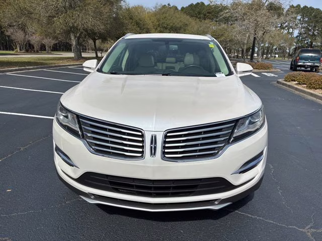 2018 White Platinum Clearcoat Metallic Lincoln MKC Reserve FWD SUV