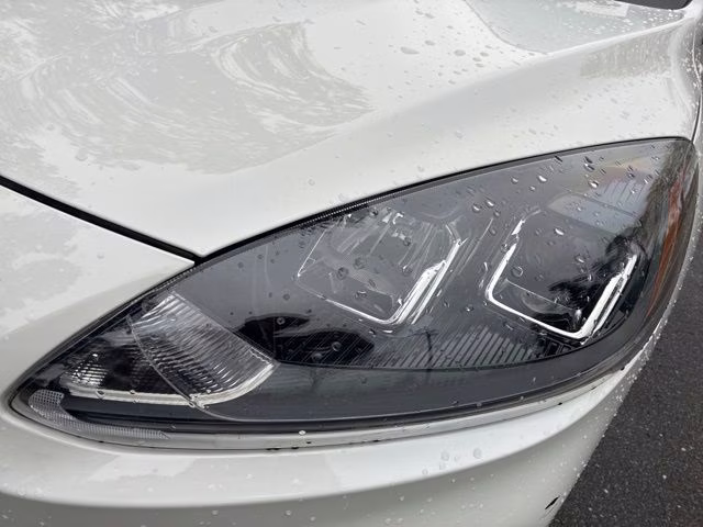 2022 White Metallic Ford Escape SEL FWD SUV