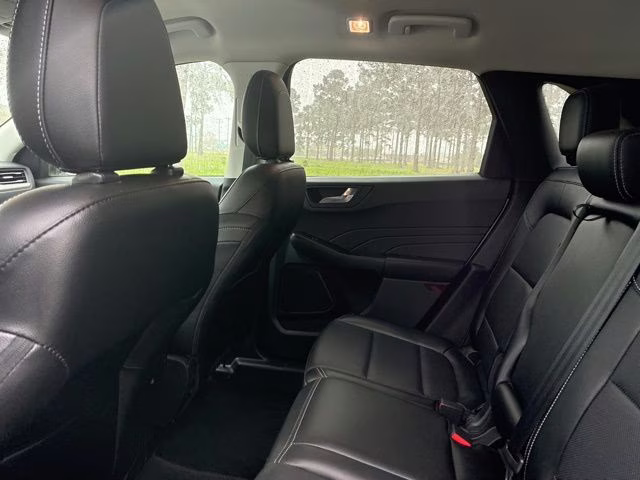 2022 White Metallic Ford Escape SEL FWD SUV