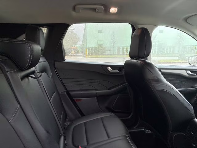 2022 White Metallic Ford Escape SEL FWD SUV