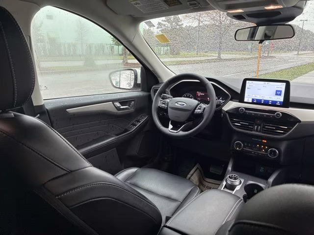 2022 White Metallic Ford Escape SEL FWD SUV