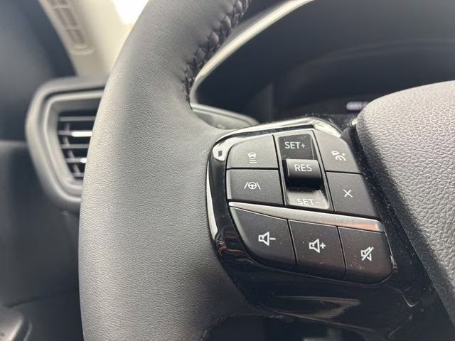 2022 White Metallic Ford Escape SEL FWD SUV