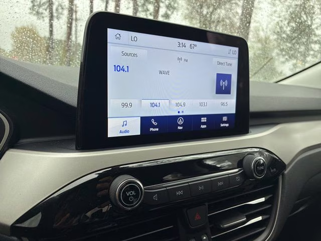 2022 White Metallic Ford Escape SEL FWD SUV