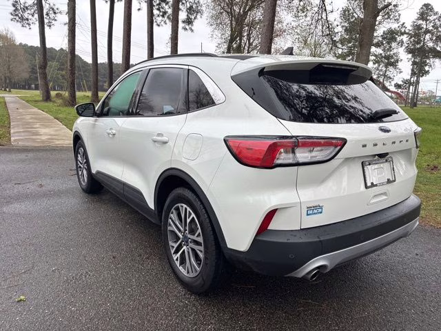 2022 White Metallic Ford Escape SEL FWD SUV