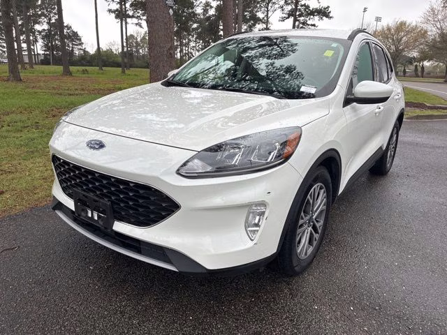 2022 White Metallic Ford Escape SEL FWD SUV