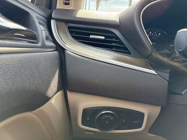 2018 White Platinum Clearcoat Metallic Lincoln MKC Reserve FWD SUV