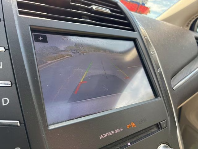 2018 White Platinum Clearcoat Metallic Lincoln MKC Reserve FWD SUV