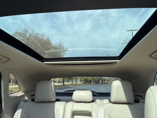 2018 White Platinum Clearcoat Metallic Lincoln MKC Reserve FWD SUV