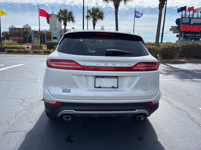 2018 White Platinum Clearcoat Metallic Lincoln MKC Reserve FWD SUV