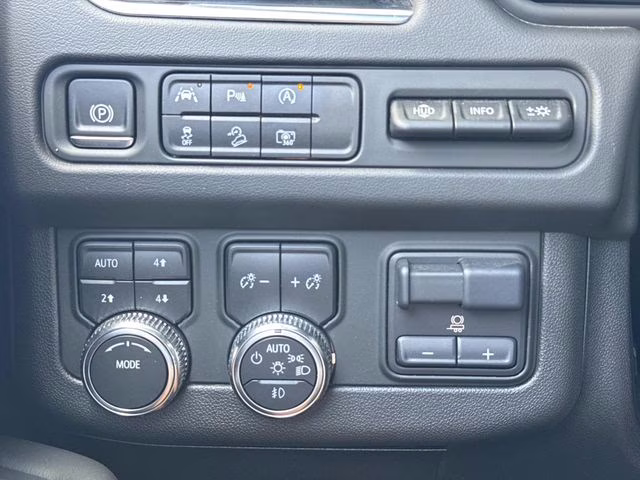 2024 White Frost GMC Yukon XL AT4 4X4 SUV