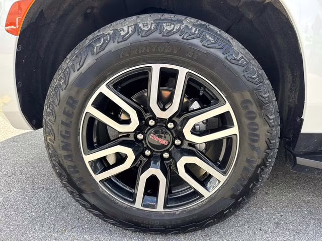 2024 White Frost GMC Yukon XL AT4 4X4 SUV