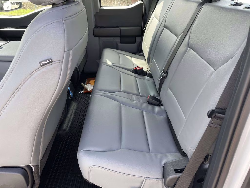 2026 Oxford White Ford Super Duty F-350 DRW XL RWD Chassis