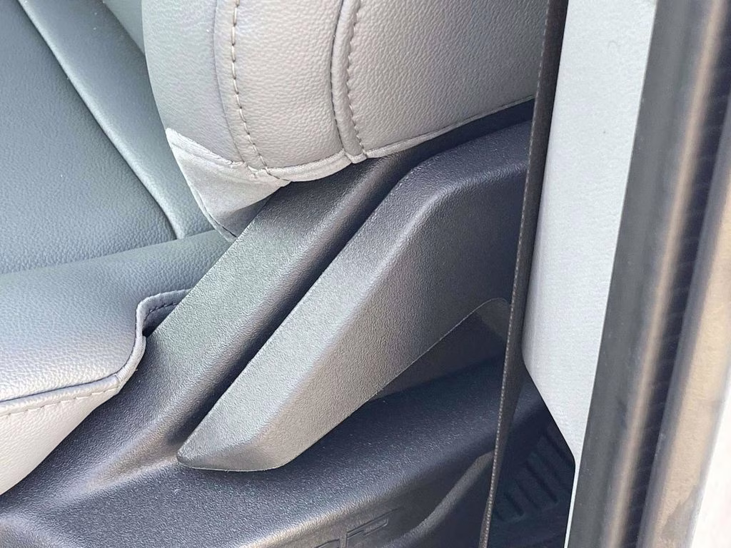 2026 Oxford White Ford Super Duty F-350 DRW XL RWD Chassis