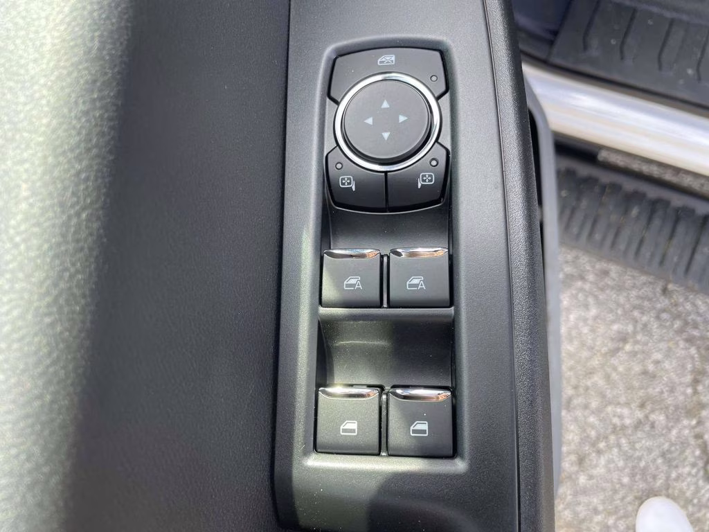 2026 Oxford White Ford Super Duty F-350 DRW XL RWD Chassis