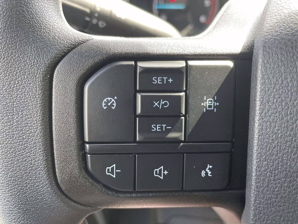 2026 Oxford White Ford Super Duty F-350 DRW XL RWD Chassis