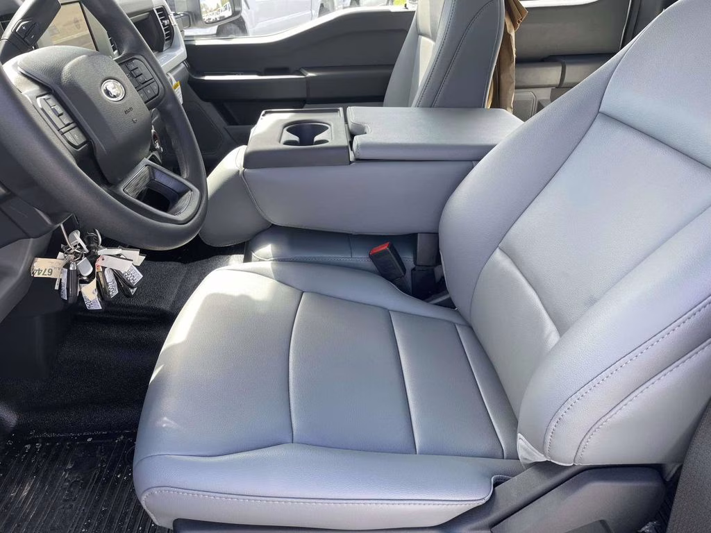 2026 Oxford White Ford Super Duty F-350 DRW XL 4X4 Chassis