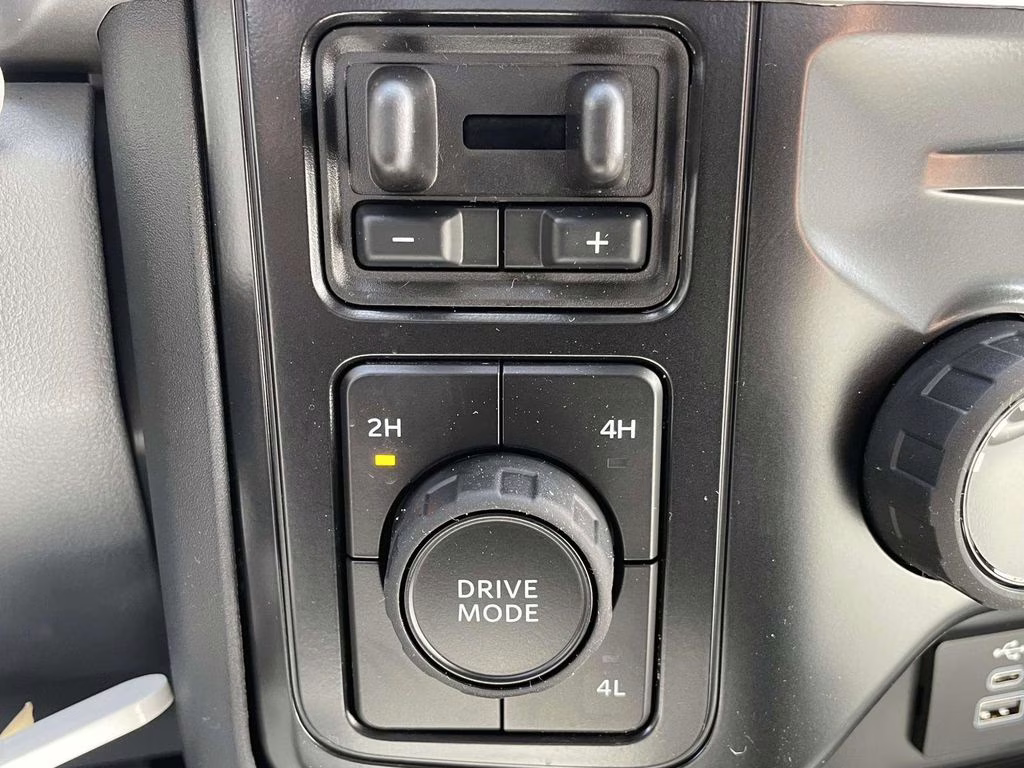 2026 Oxford White Ford Super Duty F-350 DRW XL 4X4 Chassis