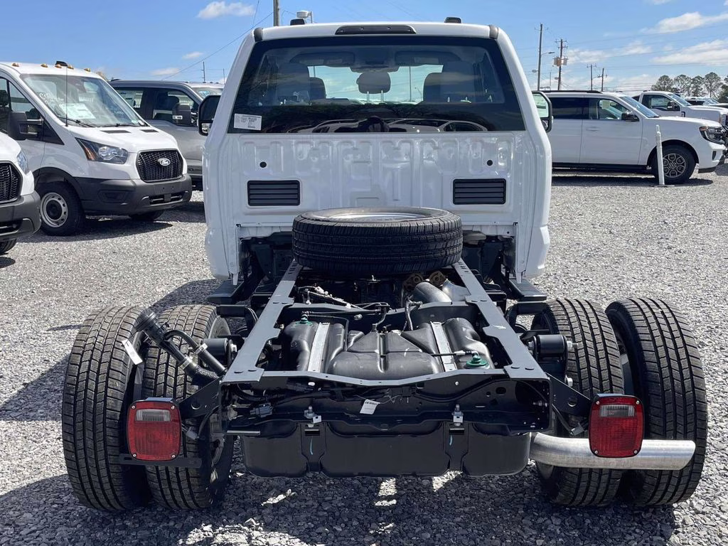 2026 Oxford White Ford Super Duty F-350 DRW XL 4X4 Chassis