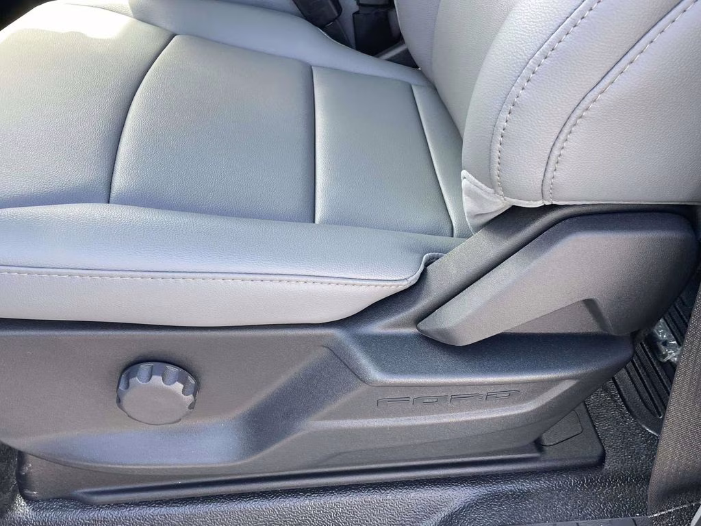 2026 Oxford White Ford Super Duty F-350 DRW XL 4X4 Chassis