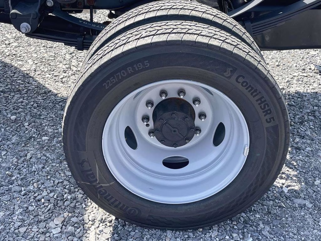 2026 Oxford White Ford Super Duty F-450 DRW XL RWD Chassis