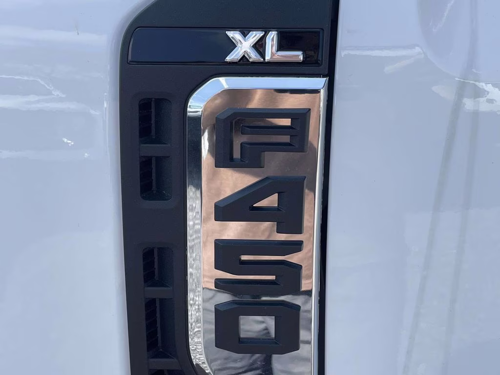 2026 Oxford White Ford Super Duty F-450 DRW XL 4X4 Chassis