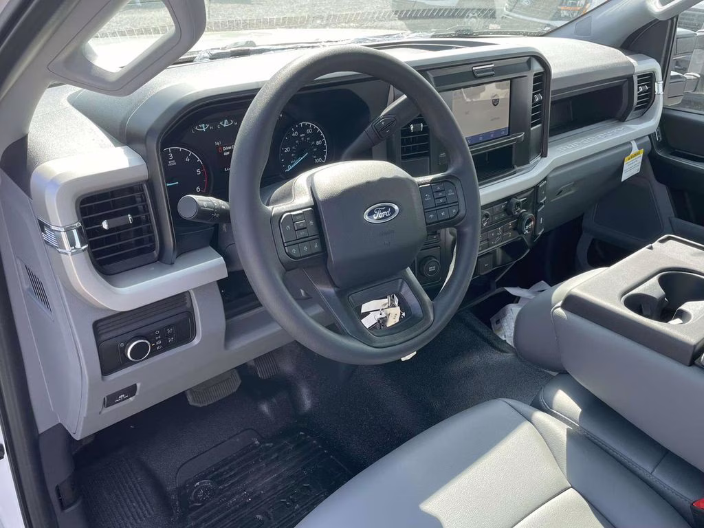 2026 Oxford White Ford Super Duty F-550 DRW XL 4X4 Chassis