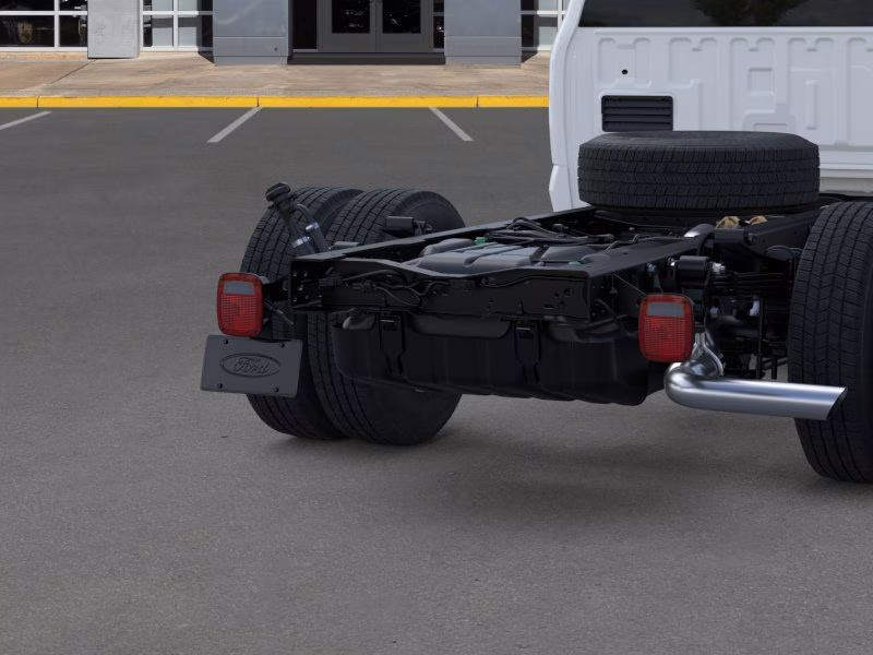 2026 Oxford White Ford Super Duty F-350 DRW XL RWD Chassis