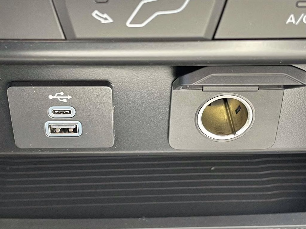 2026 Oxford White Ford Super Duty F-350 DRW XL RWD Chassis