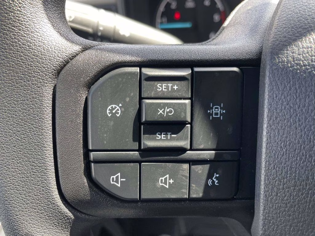 2026 Oxford White Ford Super Duty F-350 DRW XL RWD Chassis