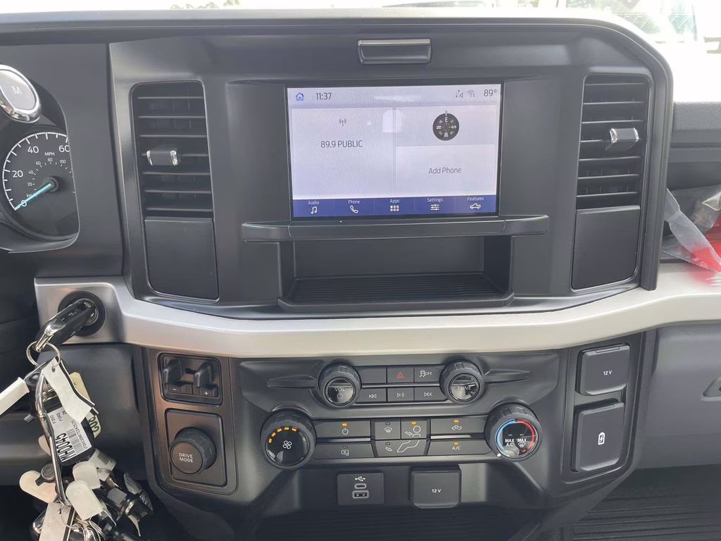 2026 Oxford White Ford Super Duty F-350 DRW XL RWD Chassis