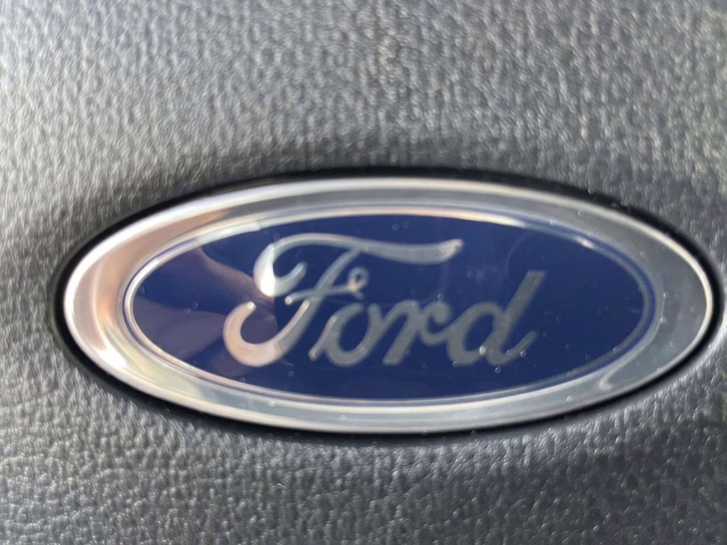 2026 Oxford White Ford Super Duty F-350 DRW XL RWD Chassis