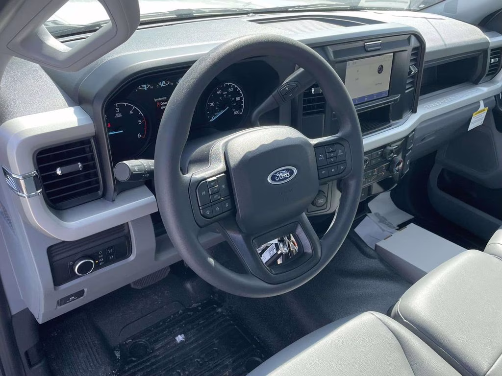 2026 Oxford White Ford Super Duty F-450 DRW XL RWD Chassis