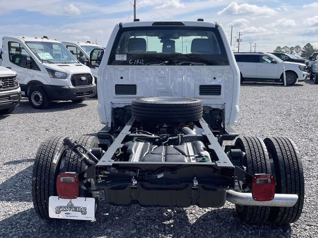 2026 Oxford White Ford Super Duty F-450 DRW XL RWD Chassis