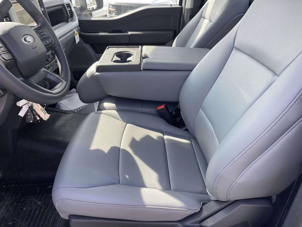 2026 Oxford White Ford Super Duty F-550 DRW XL 4X4 Chassis