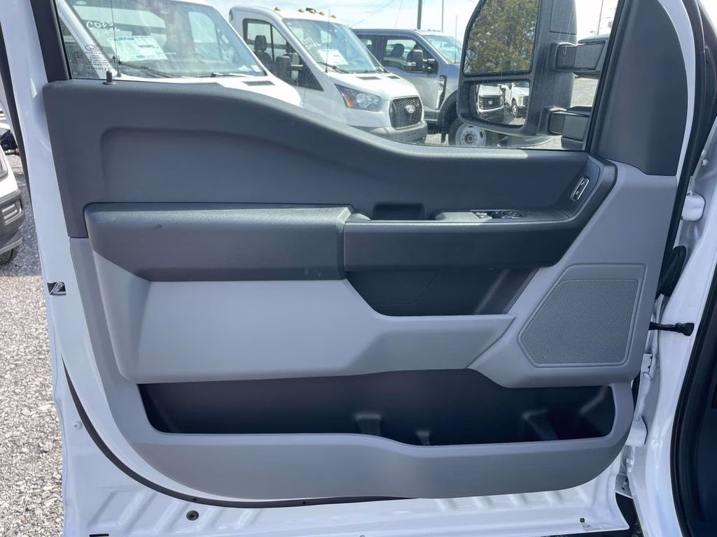 2026 Oxford White Ford Super Duty F-550 DRW XL 4X4 Chassis