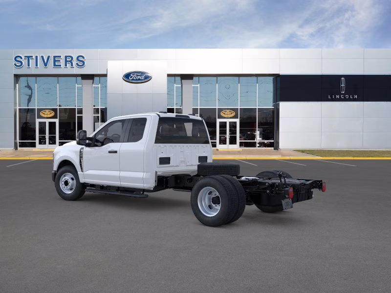 2026 Oxford White Ford Super Duty F-350 DRW XL RWD Chassis